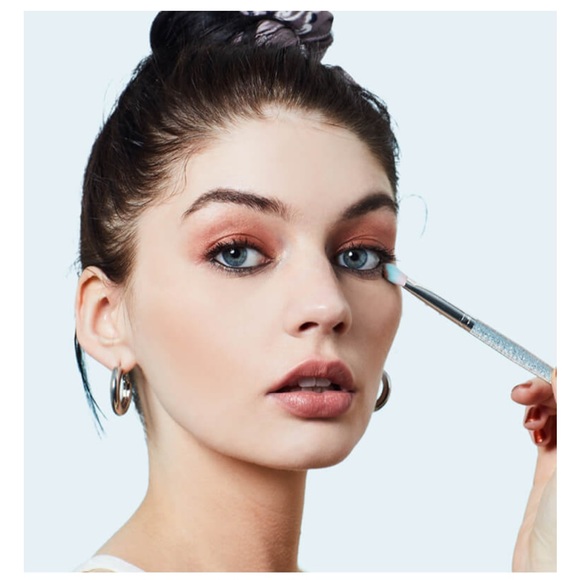 SLMISSGLAM SB68 Eye Shadow Brush with glittery silver handle - Picture 5 of 7